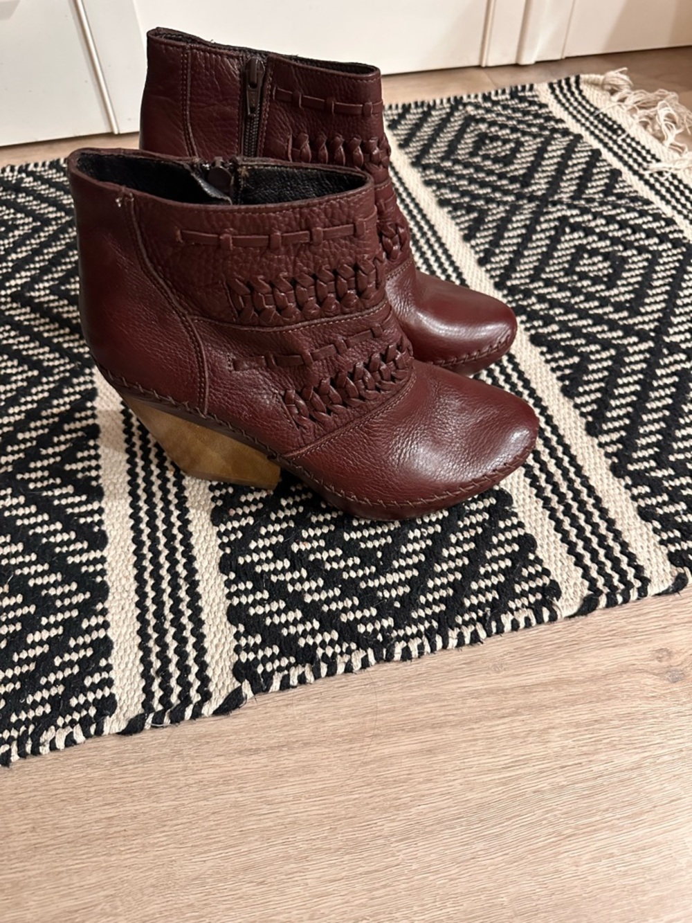 Lobo Solo, made in Mexico Woven Detail Ankle Boot in Burgundy
